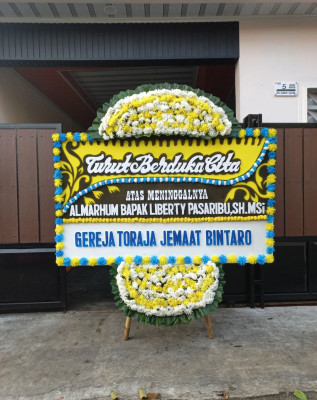 Papan Bunga Duka di Tanjung Beringin