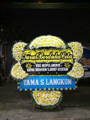 Papan Bunga Duka di Tanjung Beringin